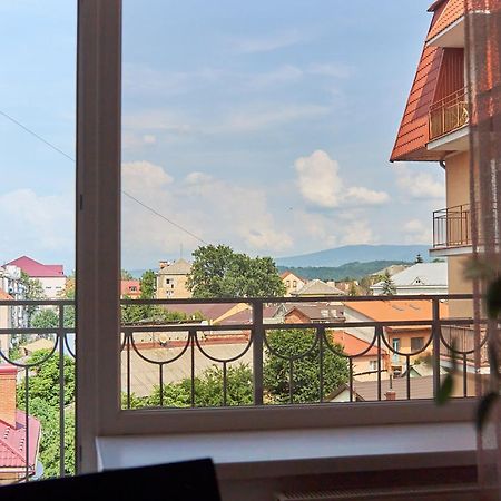 Lux Apartment Mukacheve Luaran gambar