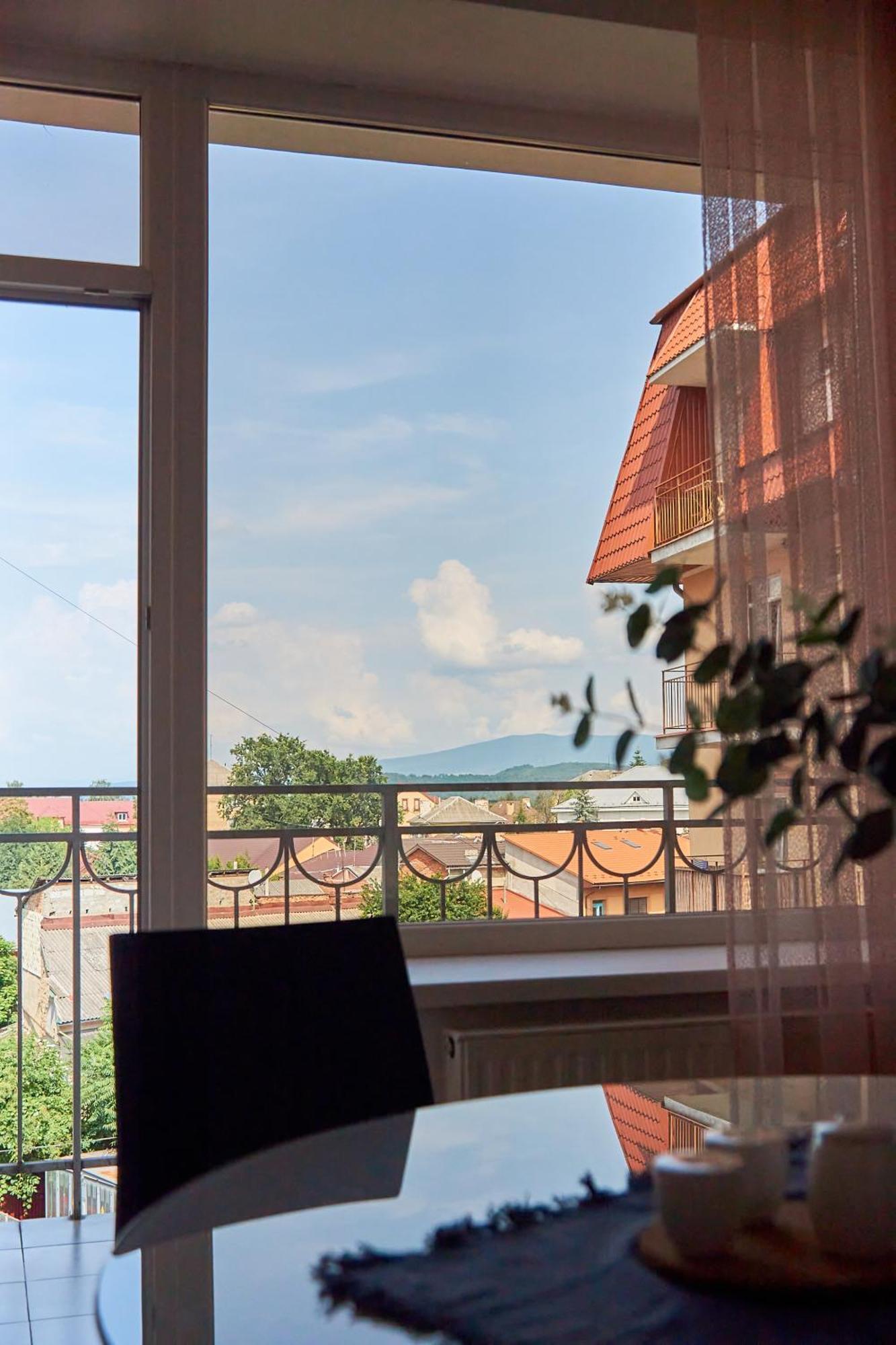 Lux Apartment Mukacheve Luaran gambar