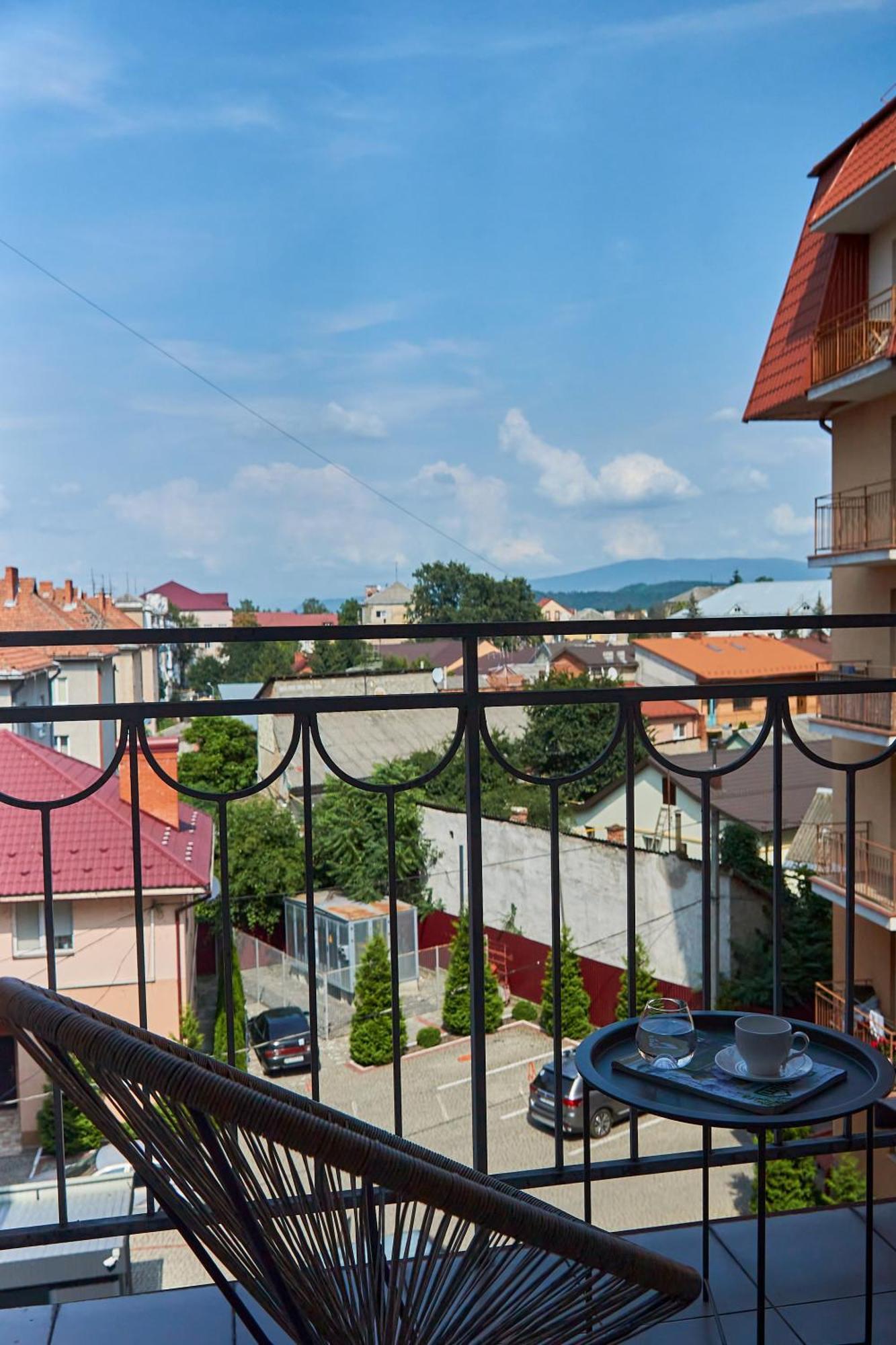 Lux Apartment Mukacheve Luaran gambar