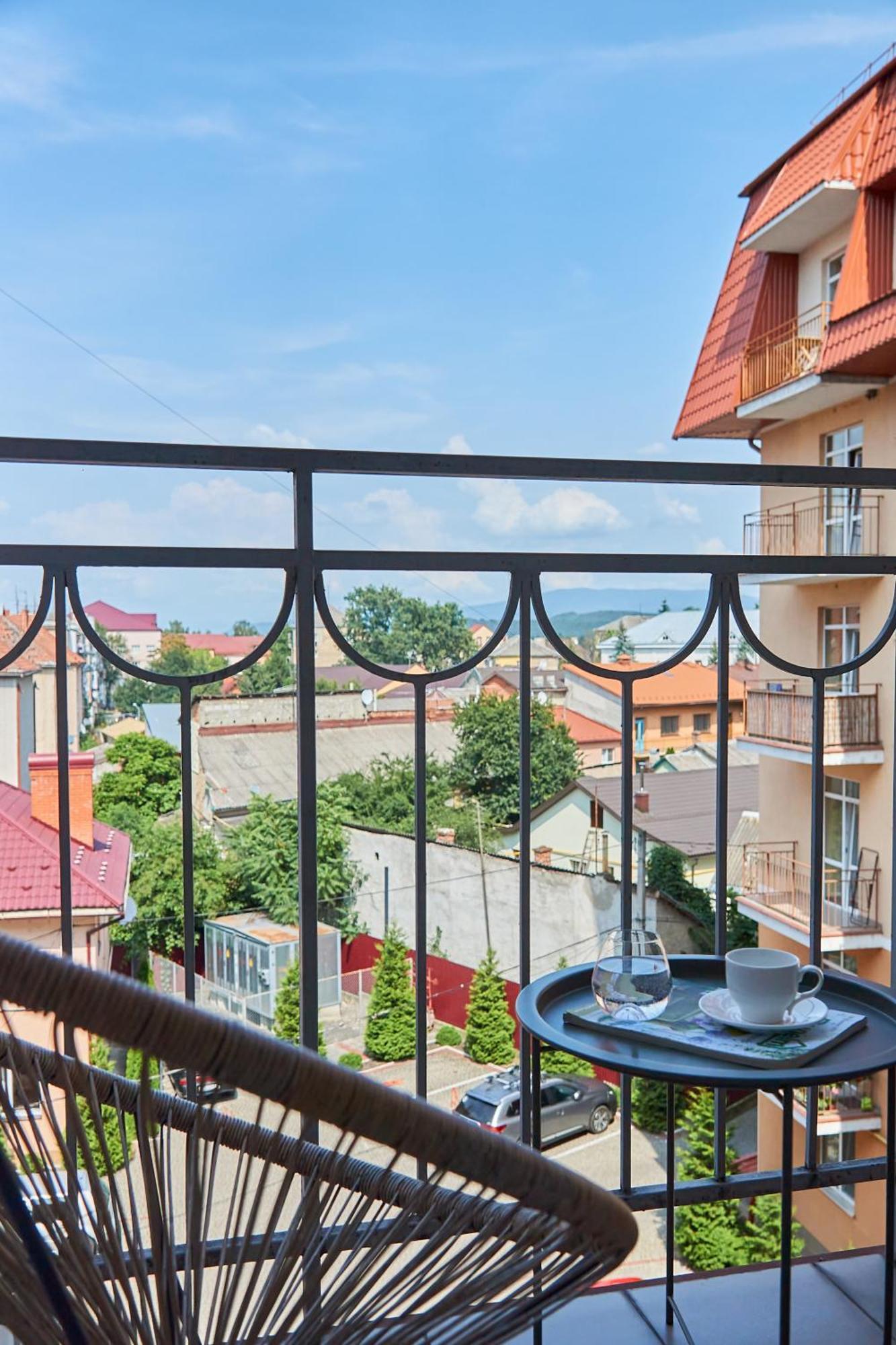 Lux Apartment Mukacheve Luaran gambar